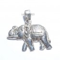 Dije elefante hindú de costado
